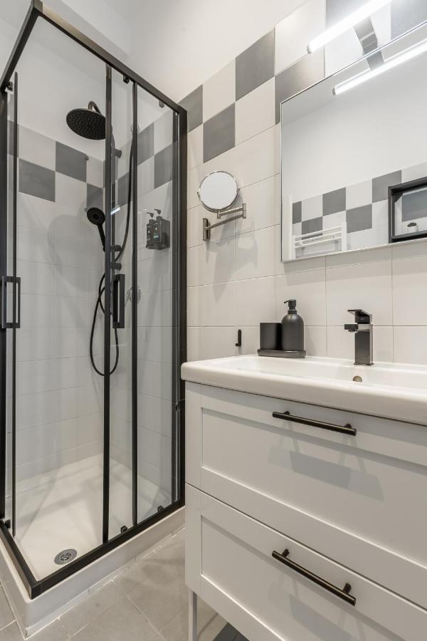 Imperium House - Con Giardino Privato, 3 Minuti Da Metro Piazza Bologna, A-c, Apartment