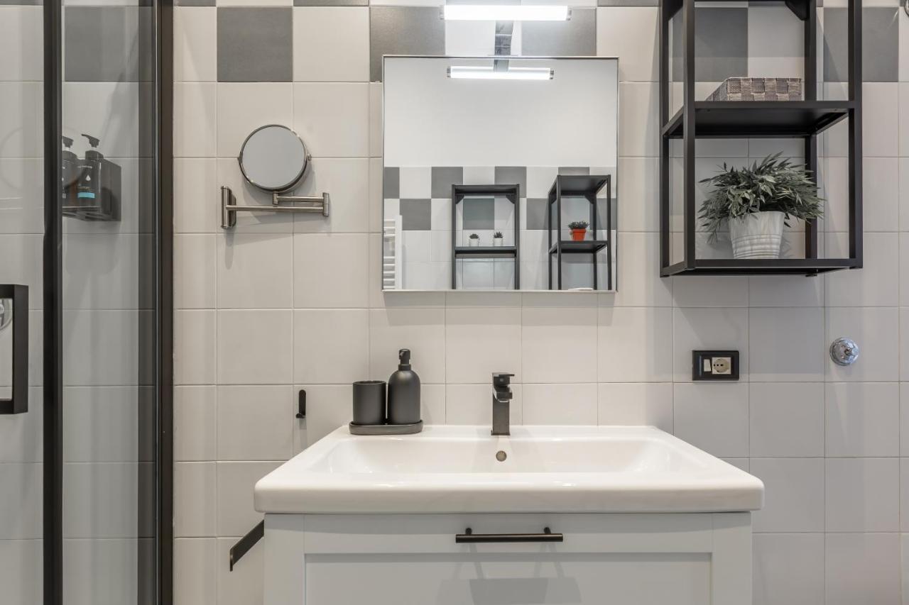 Imperium House - Con Giardino Privato, 3 Minuti Da Metro Piazza Bologna, A-c, Appartamento Roma